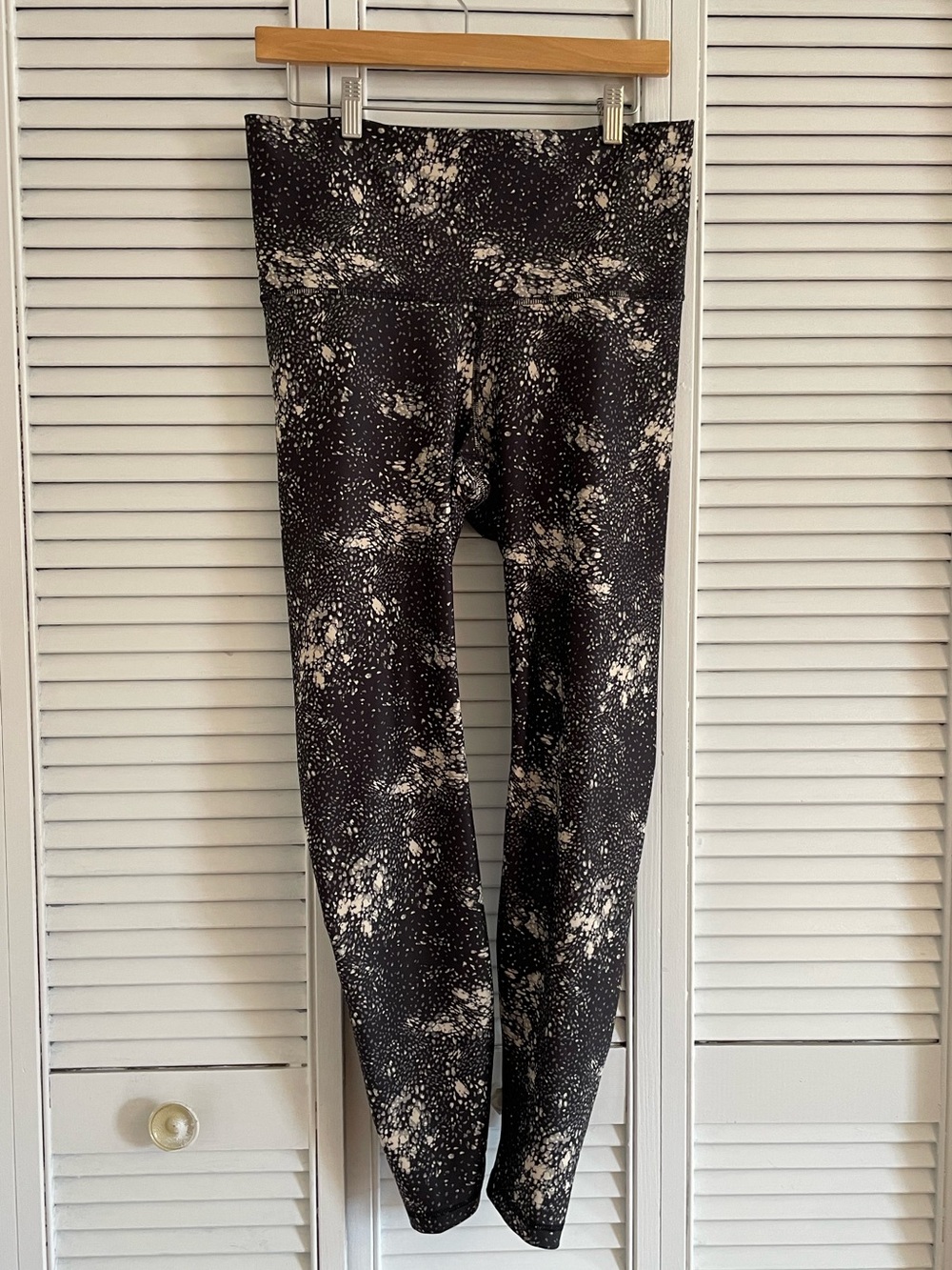 EUC Old Navy Active PowerSoft Extra High-Rise GoDry Black Starry Sky Leggings, L